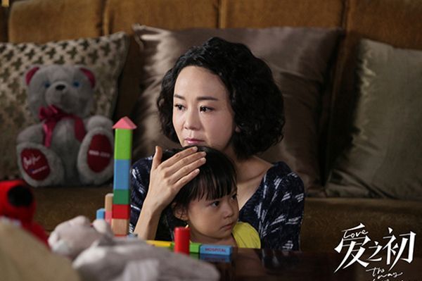 《爱之初》的导演是谁?她还有哪些影视作品?