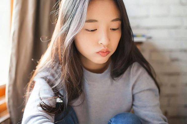 《八零九零》90后VS性格怪异老年人?吴倩该如何管理好养老院?
