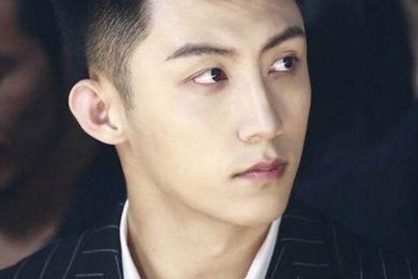 《王牌部队》肖战黄景瑜饰演一对冤家兄弟?并且爱上同一个女孩?