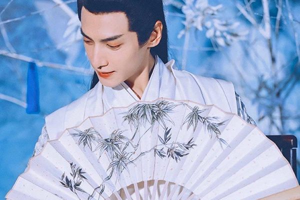 《月上重火》是罗云熙主演的第一部古装剧吗?该剧讲述了什么?