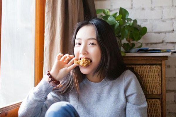 《这个世界不看脸》吴倩在剧中饰演什么角色?吴倩有哪些作品?
