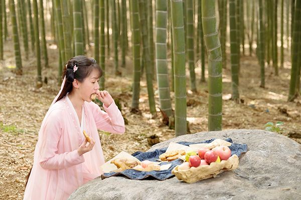 《琉璃美人煞》褚璇玑真正的身份是什么?她为什么是没心没肺的样子?