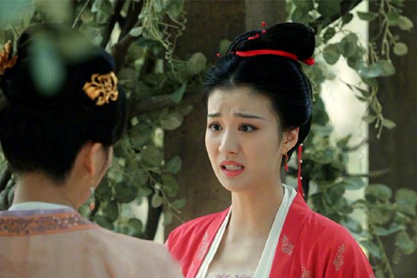 《清平乐》贾教习为什么要留下许兰苕?许兰苕留在宫里的目的是什么?